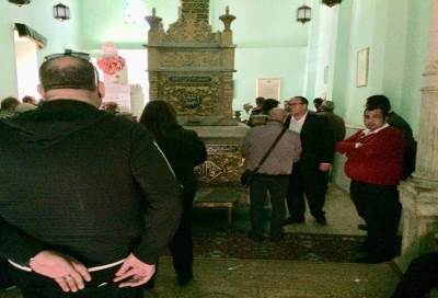 قبر حسن كامي مرصع بالذهب