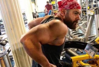 ماذا فعل عمرو يوسف بعد ظهوره بوزن زائد؟