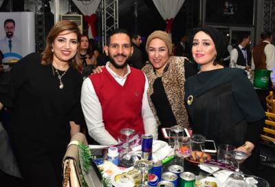 بالصور .. حجاج وليندا وعزمي يشعلون الكريسماس بالمطار