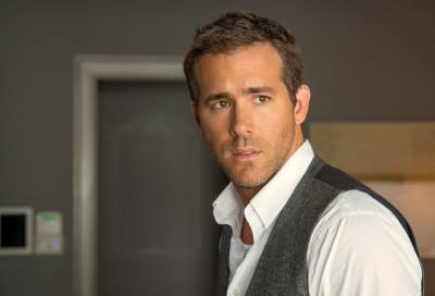 رايان رينولدز يلغى عمليته الجراحية فى اللحظات الأخيرة