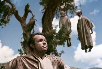 من أجل حبكة المشهد .. إعدام اثنين شنقا بفيلم الوردة السوداء