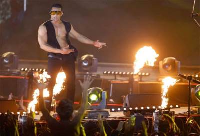 بسبب حفتله الغنائية محمد رمضان يعتذر لجمهوره .. وهذا ماحققة كليب "القمر"؟