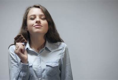 دراسة تنفى قدرة الحلوى على تحسين الحالة المزاجية