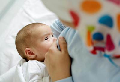 متي يجب على الأم المرضعة الإفطار فى رمضان؟ 