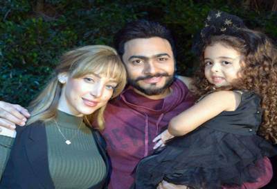 شاهد .. تامر حسنى وزوجته يغنيان في عيد ميلاد ابنتيهما 