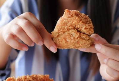 هل تناول جلد الدجاجة مضر؟