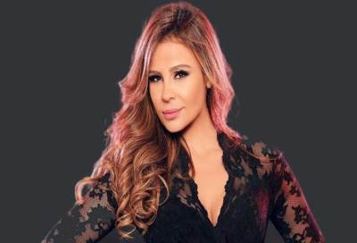 شاهد .. كارول سماحة تحتفل بعيد ميلادها على متن قارب وسط البحر