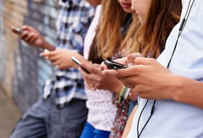 الإفراط فى استخدام الموبايل يؤثر على قدرتنا على التفكير