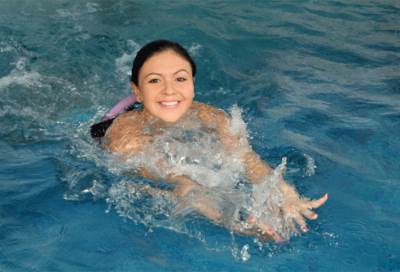 كيف تتجنبي الإصابة بحساسية قمل البحر هذا الصيف؟