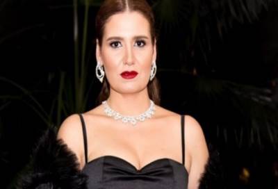 هنا شيحة تتألق على السجادة الحمراء برفقة شقيقاتها بمهرجان الجونة السينمائي