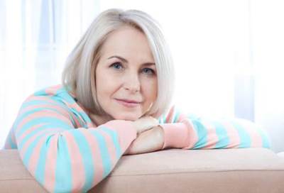 هل يؤثر انقطاع الطمث على الرغبة الجنسية؟