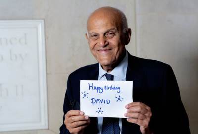 بالصور .. بمناسبة بلوغه الـ 90 .. مجدي يعقوب يحتفل بأقدم مريض زرع له قلب