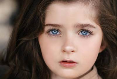تعرفي على السر وراء لون العيون الزرقاء