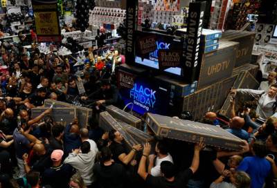 بالصور .. طرائف وغرائب تم التقاطها يوم البلاك فرايداي