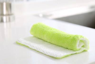 كيف تتعاملي مع أقمشة التنظيف ذات الألياف الدقيقة؟