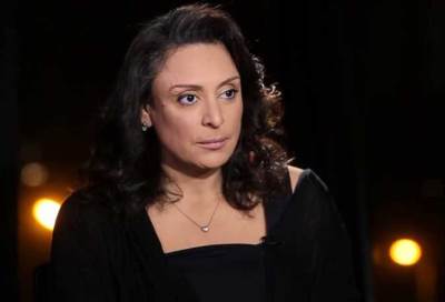 شاهد .. ابنة منى عراقي تخطف الأنظار وهذا عملها!