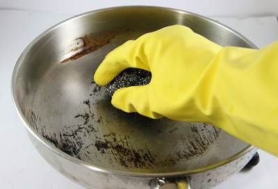 3 طرق غير متوقعة للتخلص من دهون المقلاة .. تعرفى عليهم