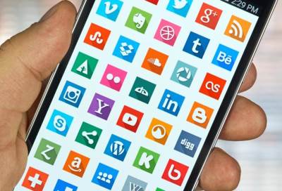 30 تطبيقا يجب عليك حذفهم فورا من هاتفك بيسرقوك ويتجسسوا عليك .. إليكِ التفاصيل