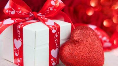 تراجع هدايا "الفالنتين"وإغلاق متنزهات أمام العشاق