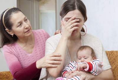 علامات تنذر بإصابتك بإكتئاب ما بعد الولادة .. تعرفي عليها