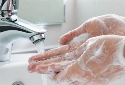 CDC تكشف الطريقة الصحيحة لاستخدام مطهر اليد لقتل الجراثيم والوقاية من الأمراض