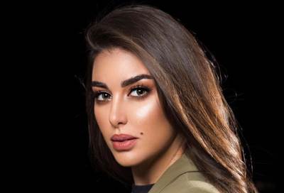 شاهد .. ياسمين صبري تشعل السوشيال ميديا بتمارين فتح "الحوض"