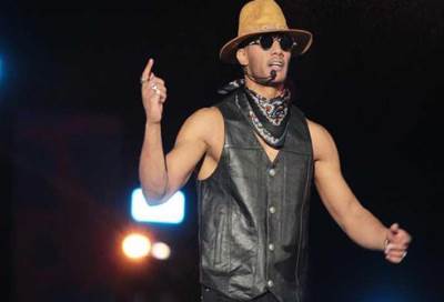 شاهد .. محمد رمضان يرقص مع نجيب ساويرس