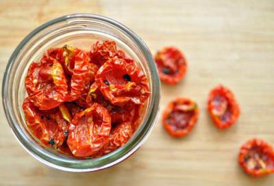 كيف تحضري الطماطم المجففة بالزيت؟