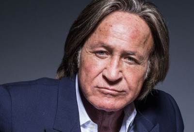 بالفيديو .. المليادير الأمريكى محمد حديد يرفع الأذان من مسجد عمره 500 عام فى إسبانيا