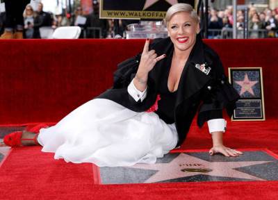 فنانة مشهورة تعلن إصابتها بكورونا وتتبرع بمليون دولار..!