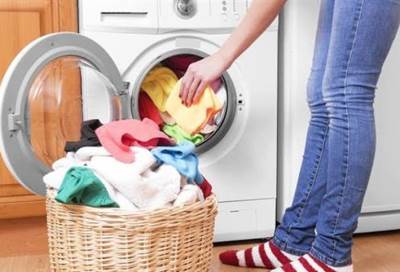 تعلمي أفضل طريقة لغسل الملابس وقتل الفيروسات