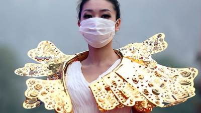 فى زمن كورونا .. احدث فساتين الزفاف بالكمامات