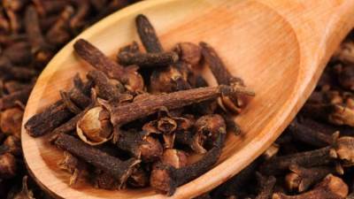 ماذا يحدث لجسمك إذا بدأت فى تناول حبيتين من القرنفل يوميا؟