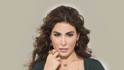 بالكمامة.. يارا تتسوق في أول ظهور لها خارج المنزل