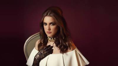 شاهد .. درة تتألق بإطلالة من الستينيات