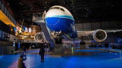 بسبب كورونا .. تصميم جديد لكراسي الطائرات لضمان التباعد الاجتماعي 