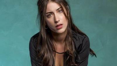 شاهد .. هازال كايا بإطلالة كاجوال