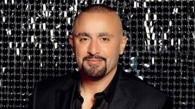 احمد السقا يشارك جمهوره بنقل شعائر صلاة الفجر من المسجد النبوي