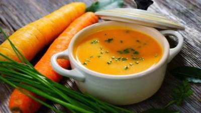 صحية و لذيذة .. طريقة عمل شوربة الجزر بالطماطم