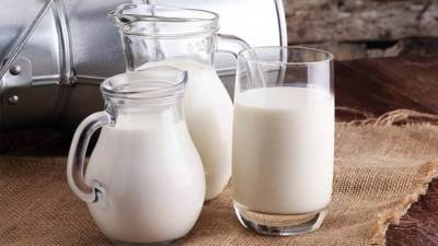 لماذا على كبار السن تجنب شرب الحليب ومشتقاته؟