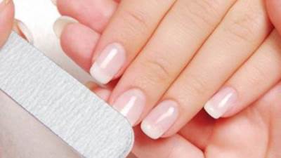 طرق ووصفات لإزالة الجلد الميت حول الأظافر .. تعرفي عليها