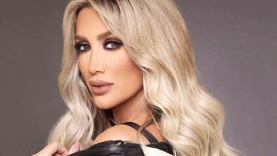 شاهد .. مايا دياب تثير الجدل بفستان مكشوف