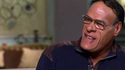 بسبب كورونا حسين أبو حجاج يعمل في ورشة كاوتش