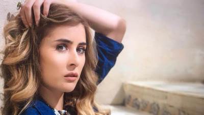 شاهد .. عائشة بن أحمد تخطف الانظار بهذا الفستان