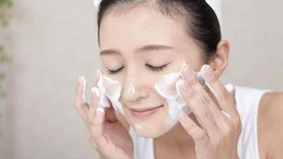 غسول منزلي الصنع لجميع أنواع البشرة 