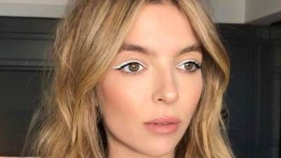 أحدث صيحات الأيلاينر الأبيض بخطوات سهلة وبسيطة..!