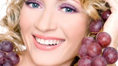ماسكات طبيعية من العنب للعناية بجميع أنواع البشرة ..!