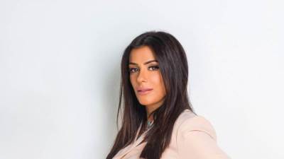 إنجي المقدم تتألق على البحر بـ كاش مايوه