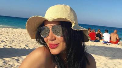  منى ممدوح تثير الجدل بالـ كاش مايوه 