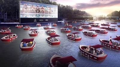  بالفيديو .. الفرنسيون يشاهدون الأفلام داخل نهر السين..!